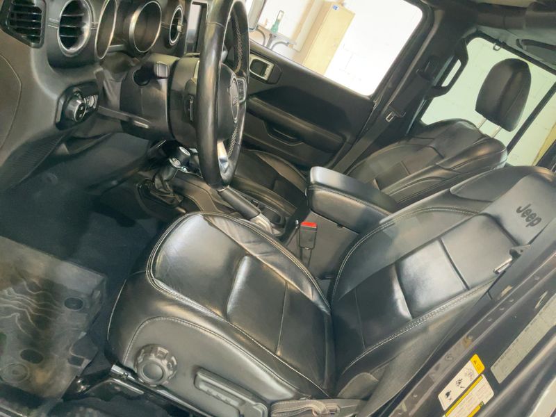 Jeep Wrangler Unlimited 2.2 CRDi Sahara — zdjęcie 11