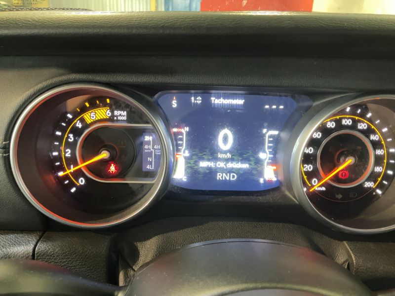 Jeep Wrangler Unlimited 2.2 CRDi Sahara — zdjęcie 13