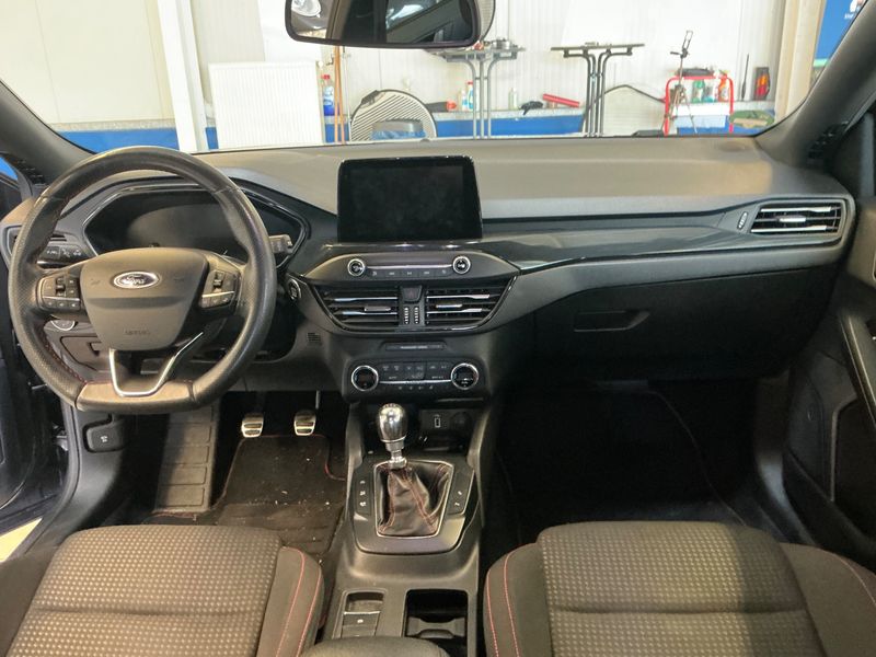 Ford Focus 1.0 EcoBoost ST-Line — zdjęcie 12