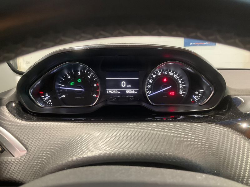 Peugeot 208 1.6 Blue-HDi Allure — zdjęcie 13