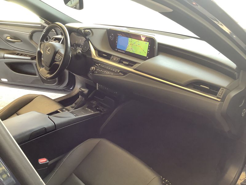 Lexus ES-Serie ES 300h Executive Line — zdjęcie 11