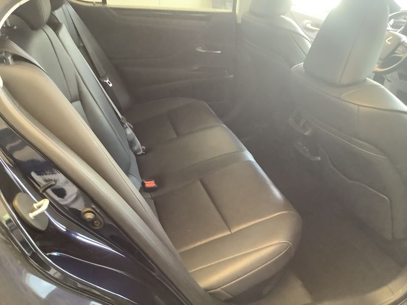 Lexus ES-Serie ES 300h Executive Line — zdjęcie 14
