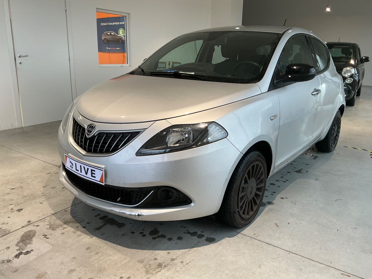 Lancia Ypsilon 1.0 Mild-Hybrid Silver