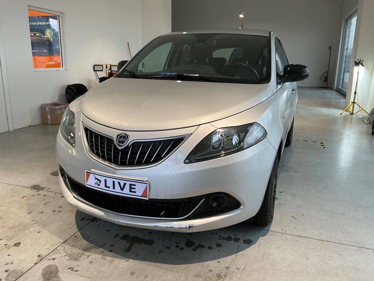Lancia Ypsilon 1.0 Mild-Hybrid Silver