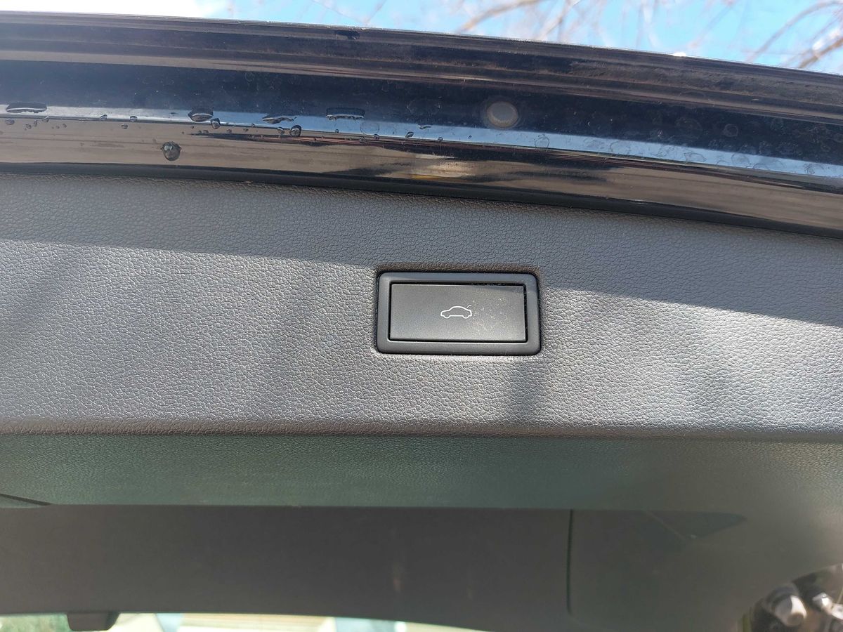 Volkswagen Tiguan 2022 — photo 88