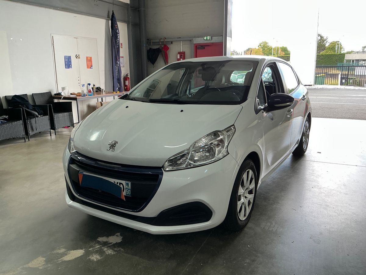 Peugeot 208 2016 — photo 1