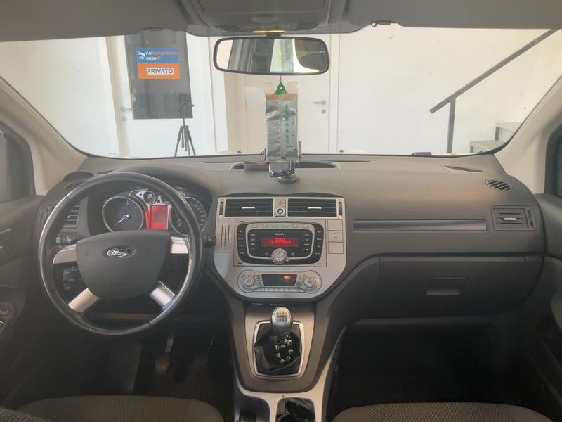 Ford Kuga 2.0 TDCi Trend — zdjęcie 12