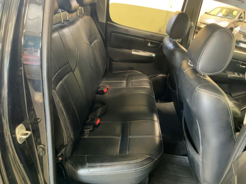 Toyota Hilux 3.0 Turbodiesel Double Cab Executive 4x4 — zdjęcie 14