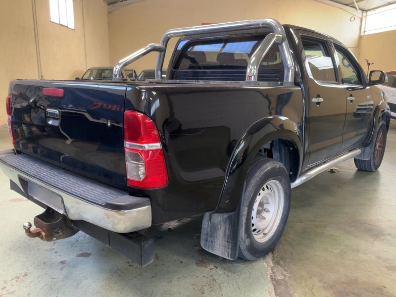 Toyota Hilux 3.0 Turbodiesel Double Cab Executive 4x4 — zdjęcie 6
