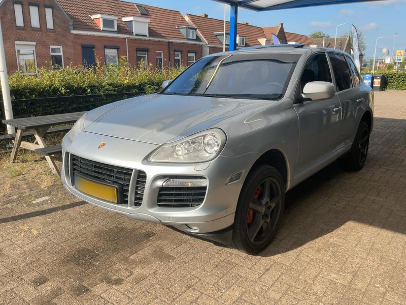 Porsche Cayenne Turbo — zdjęcie 2