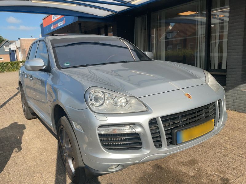 Porsche Cayenne Turbo — zdjęcie 8