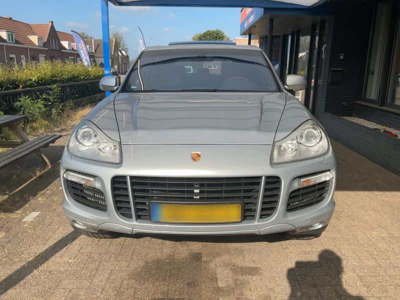 Porsche Cayenne Turbo — zdjęcie 9
