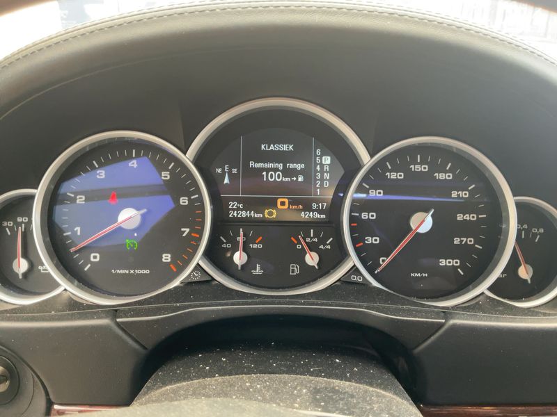 Porsche Cayenne Turbo — zdjęcie 13