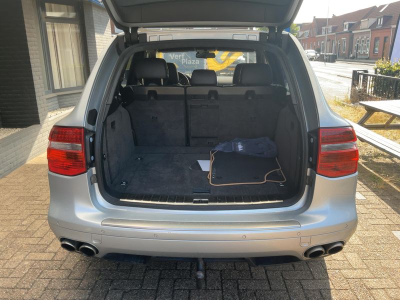 Porsche Cayenne Turbo — zdjęcie 10