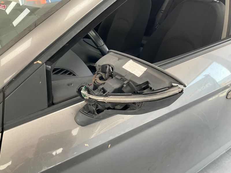 Seat Leon 1.6 TDI Style 2014 – снимка 24