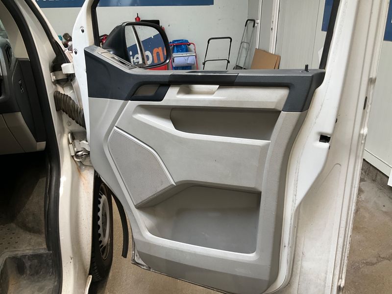Volkswagen T6 Transporter 2.0 TDI Kasten EcoProfi 2017 – снимка 31