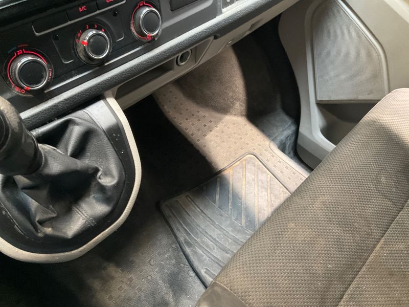 Volkswagen T6 Transporter 2.0 TDI Kasten EcoProfi 2017 – снимка 41