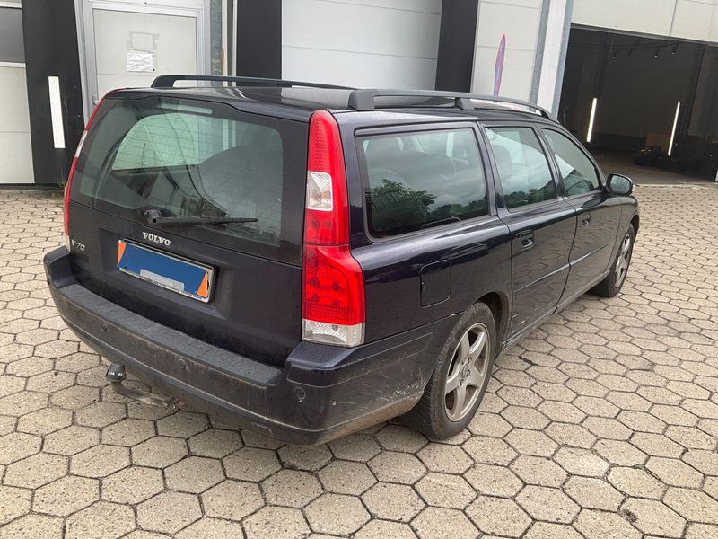 Volvo V70 2.4 D Edition Comfort — zdjęcie 2