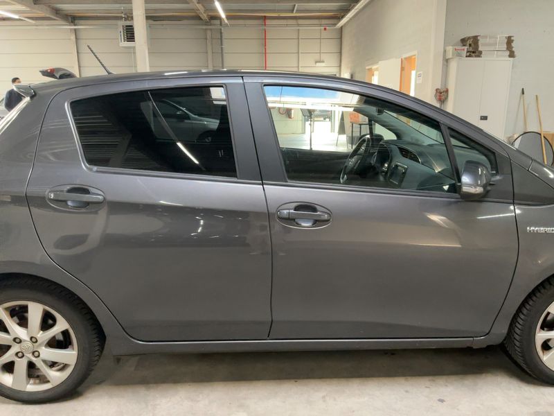 Toyota Yaris 1.5 Hybrid Attitude 2015 – снимка 10