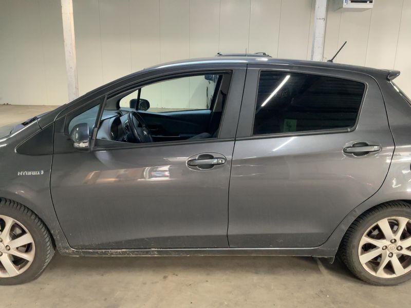 Toyota Yaris 1.5 Hybrid Attitude 2015 – снимка 4