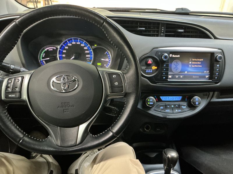Toyota Yaris 1.5 Hybrid Attitude 2015 – снимка 17