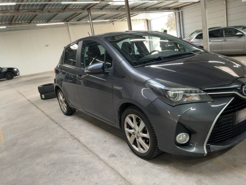 Toyota Yaris 1.5 Hybrid Attitude 2015 – снимка 12