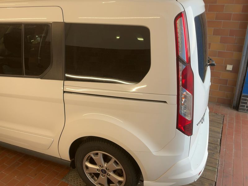 Ford Grand Tourneo Connect 1.5 TDCi Titanium — zdjęcie 3