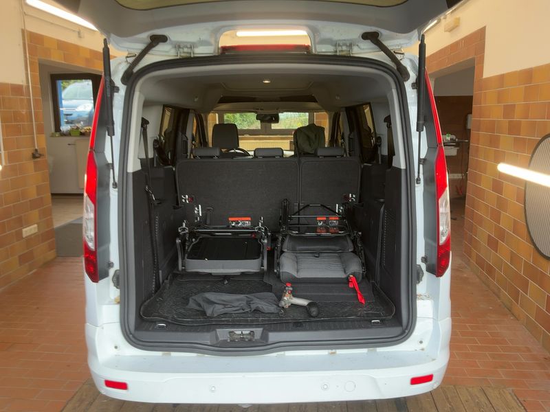 Ford Grand Tourneo Connect 1.5 TDCi Titanium — zdjęcie 10