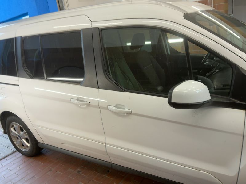 Ford Grand Tourneo Connect 1.5 TDCi Titanium — zdjęcie 7