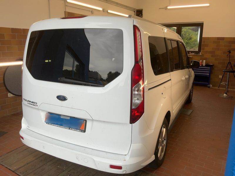 Ford Grand Tourneo Connect 1.5 TDCi Titanium — zdjęcie 6