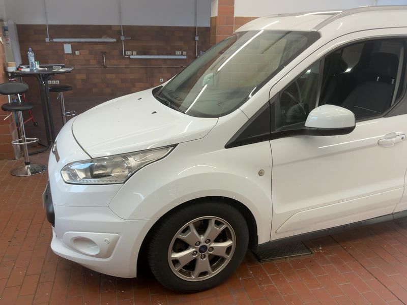 Ford Grand Tourneo Connect 1.5 TDCi Titanium — zdjęcie 2