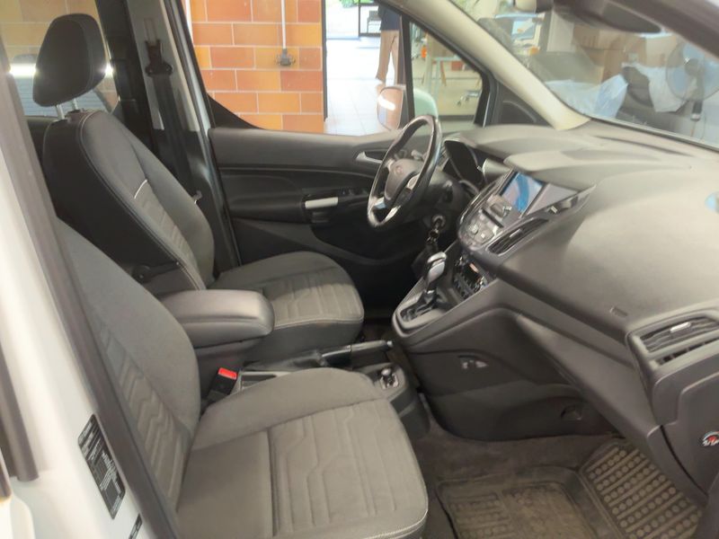 Ford Grand Tourneo Connect 1.5 TDCi Titanium — zdjęcie 11
