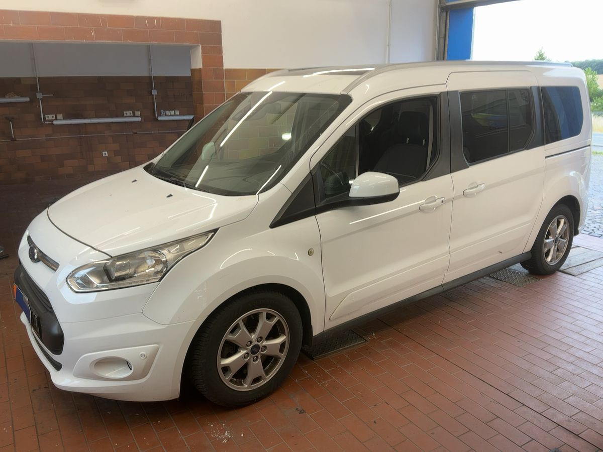 Ford Grand 2016 — photo 1