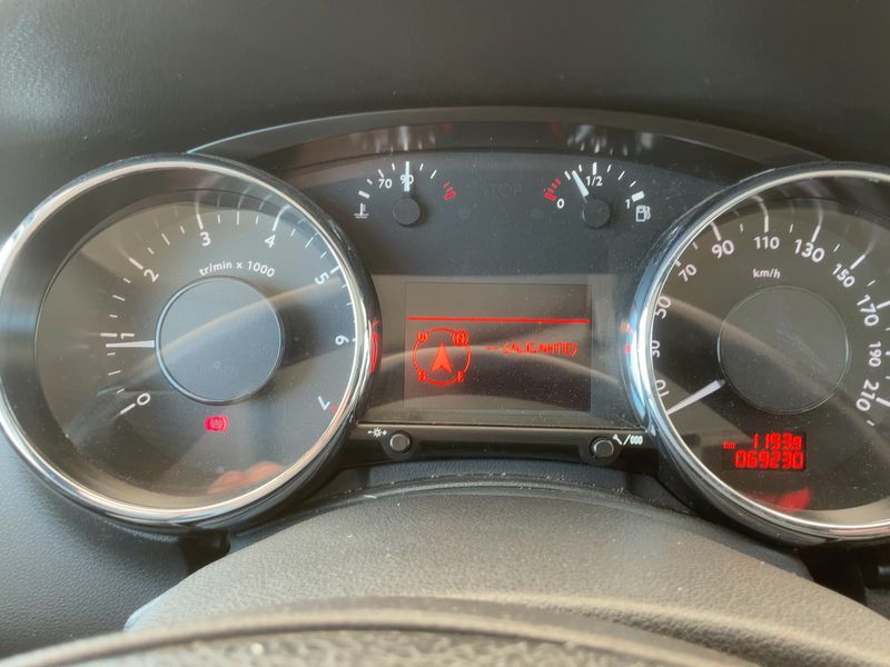 Peugeot 3008 1.2 e-THP Allure — zdjęcie 13
