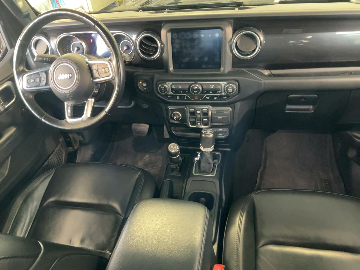 Jeep Wrangler 2020 — photo 18