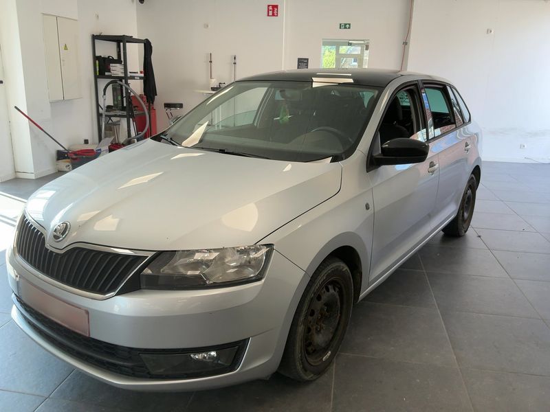 Skoda Rapid Spaceback 1.6 TDI Elegance 2014 – снимка 2