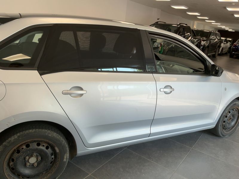 Skoda Rapid Spaceback 1.6 TDI Elegance 2014 – снимка 10