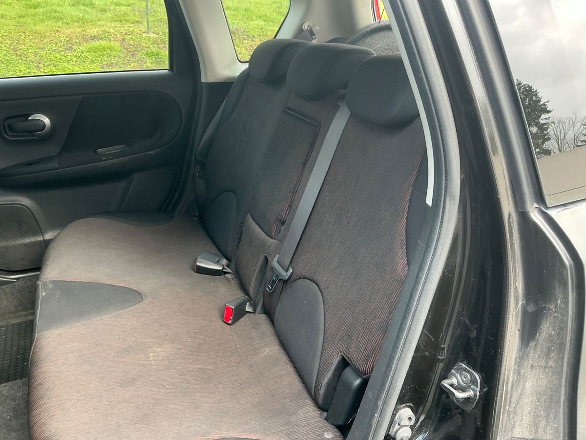 Nissan Note 2010 — photo 8