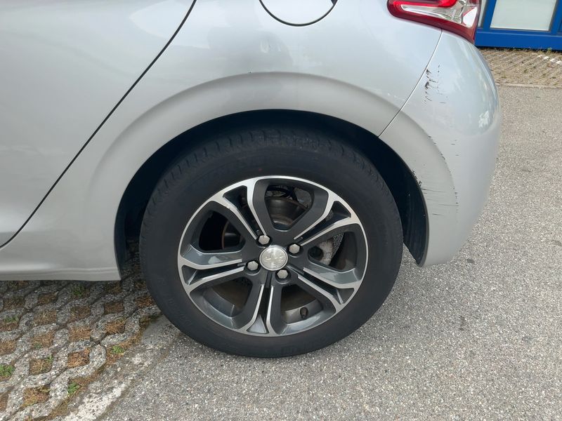 Peugeot 208 1.6 HDi Allure 2014 – снимка 5