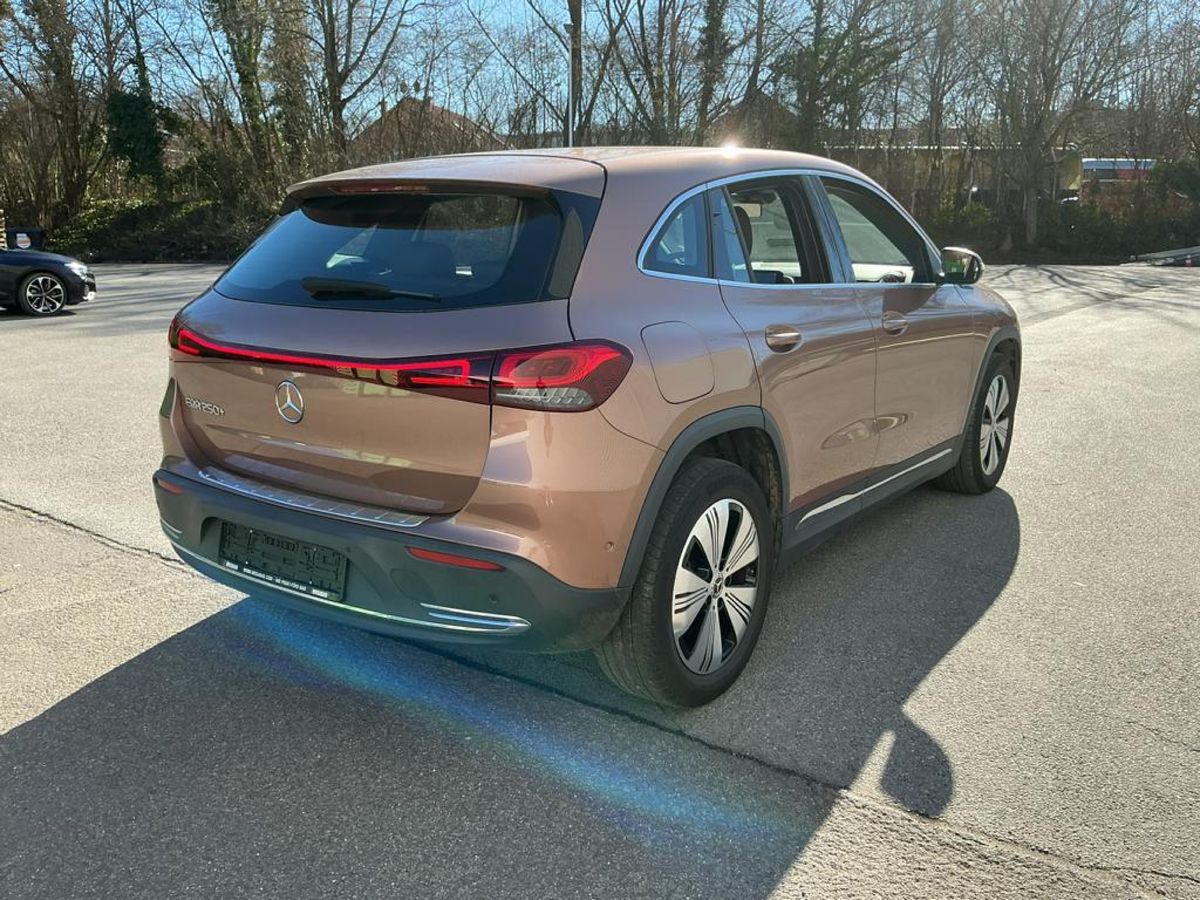 Mercedes-Benz EQA 2022 — photo 6