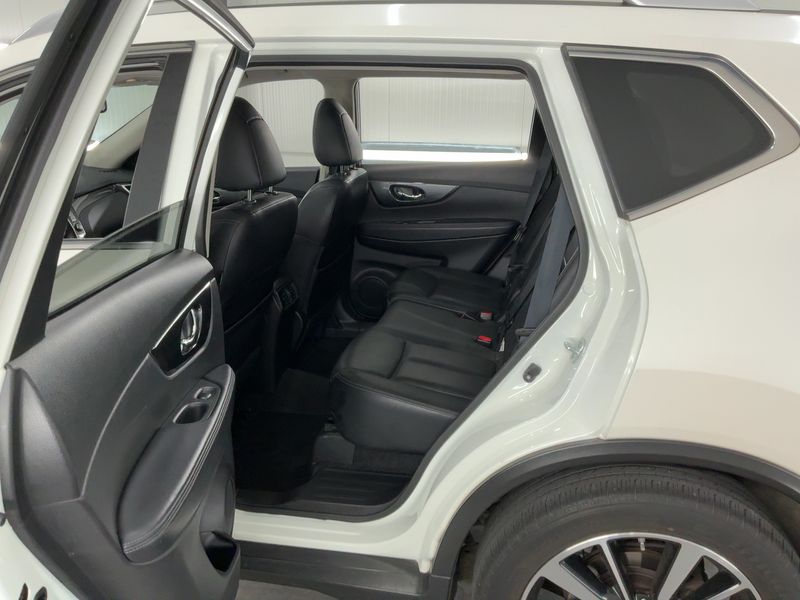 Nissan X-Trail 1.6 dCi Tekna 4x4 — zdjęcie 14