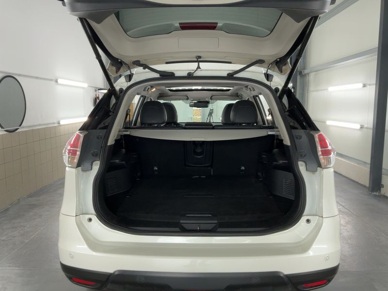Nissan X-Trail 1.6 dCi Tekna 4x4 — zdjęcie 10