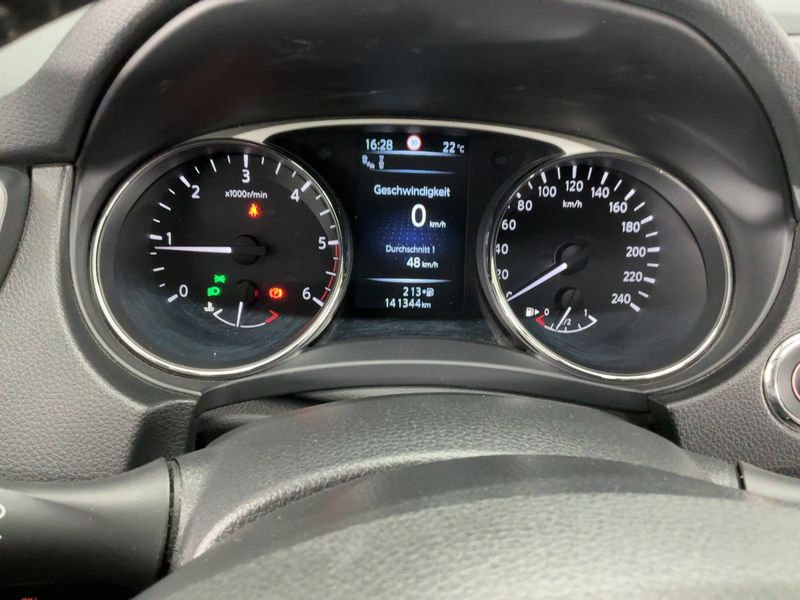 Nissan X-Trail 1.6 dCi Tekna 4x4 — zdjęcie 13