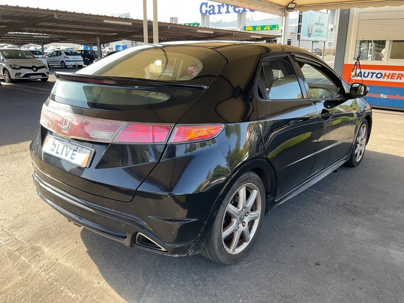 Honda Civic 2.2 CTDI Executive — zdjęcie 2