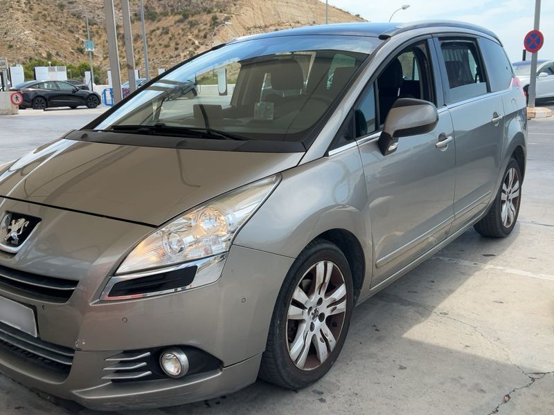 Peugeot 5008 1.6 HDi Allure 2012 – снимка 2