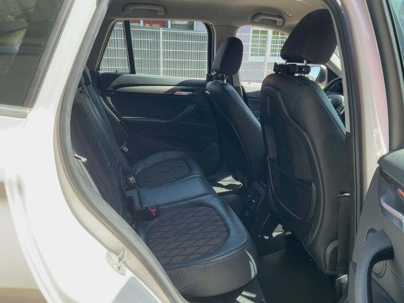 BMW X1 xDrive 20d xLine — zdjęcie 14