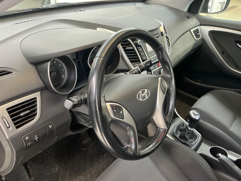 Hyundai i30 1.4 FIFA World Cup Edition 2015 – снимка 39