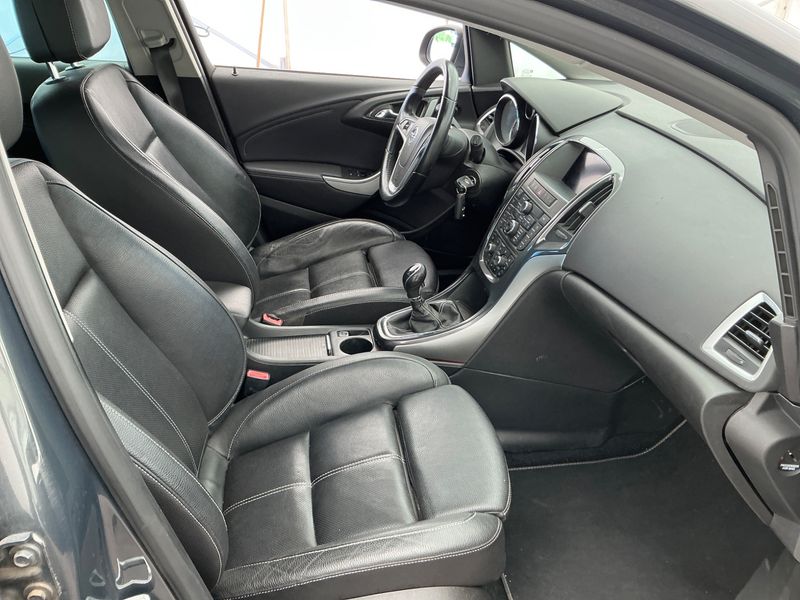 Opel Astra 2.0 CDTI Innovation — zdjęcie 3