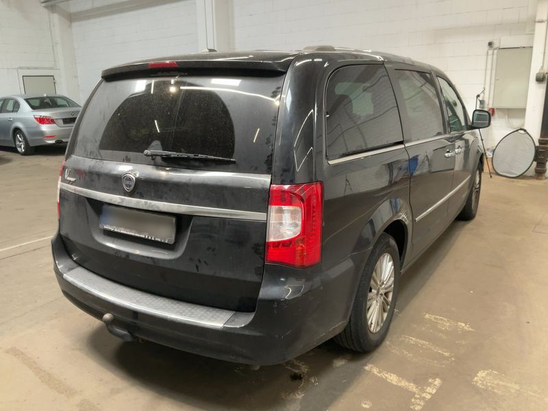 Lancia Voyager 2.8 JTDM Platinum — zdjęcie 6