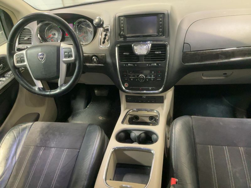 Lancia Voyager 2.8 JTDM Platinum — zdjęcie 12